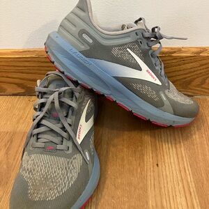 Brooks women’s Athletic Shoes